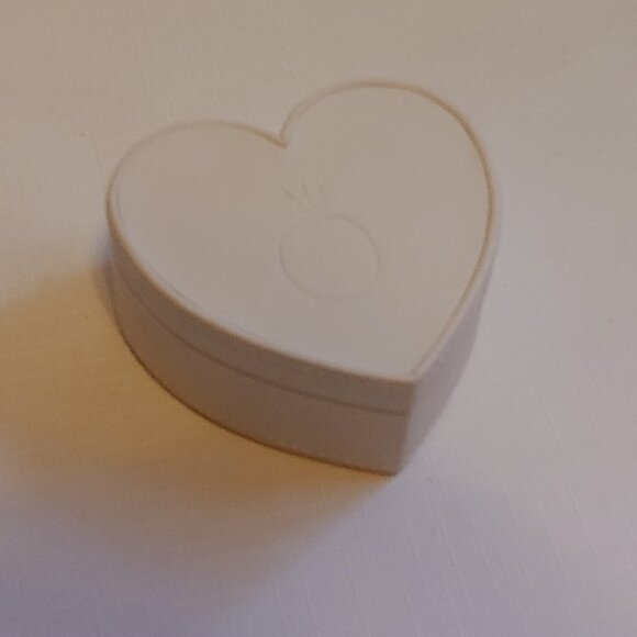 Pandora White Leatherette Heart Shaped Storage Box Retired - Picture 5 of 5